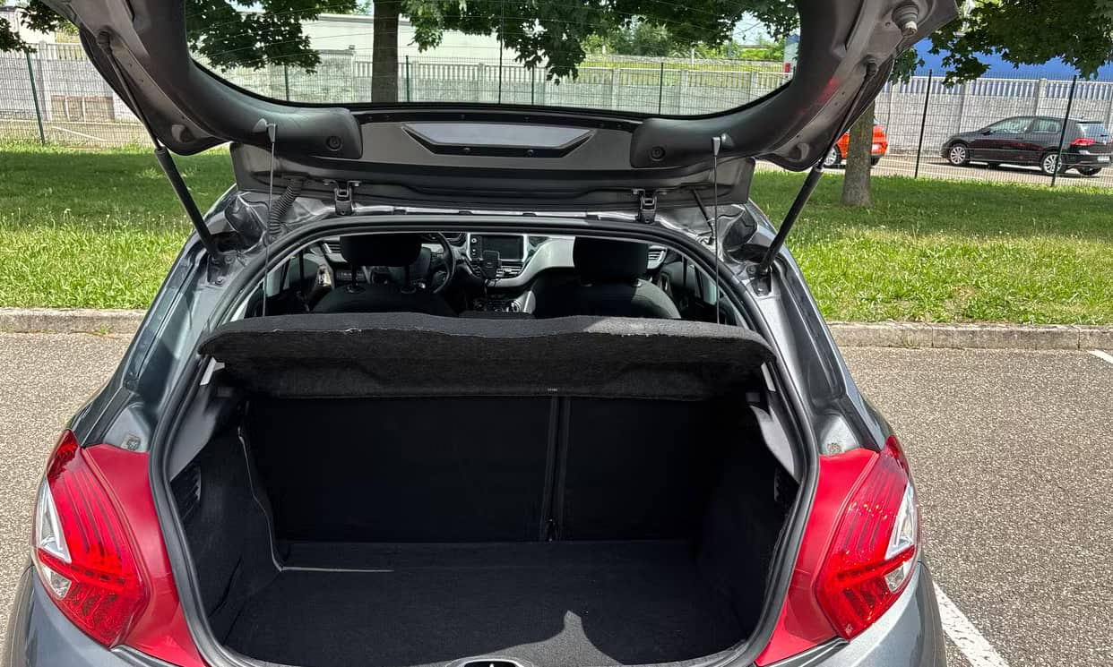 Peugeot 208 — photo 16