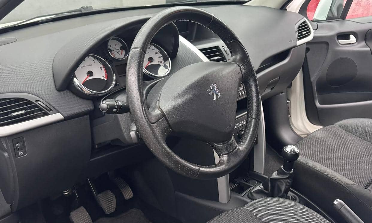 Peugeot 207 — photo 4