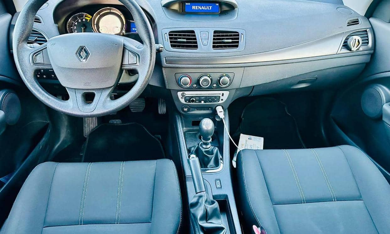 Renault MEGANE III — photo 9
