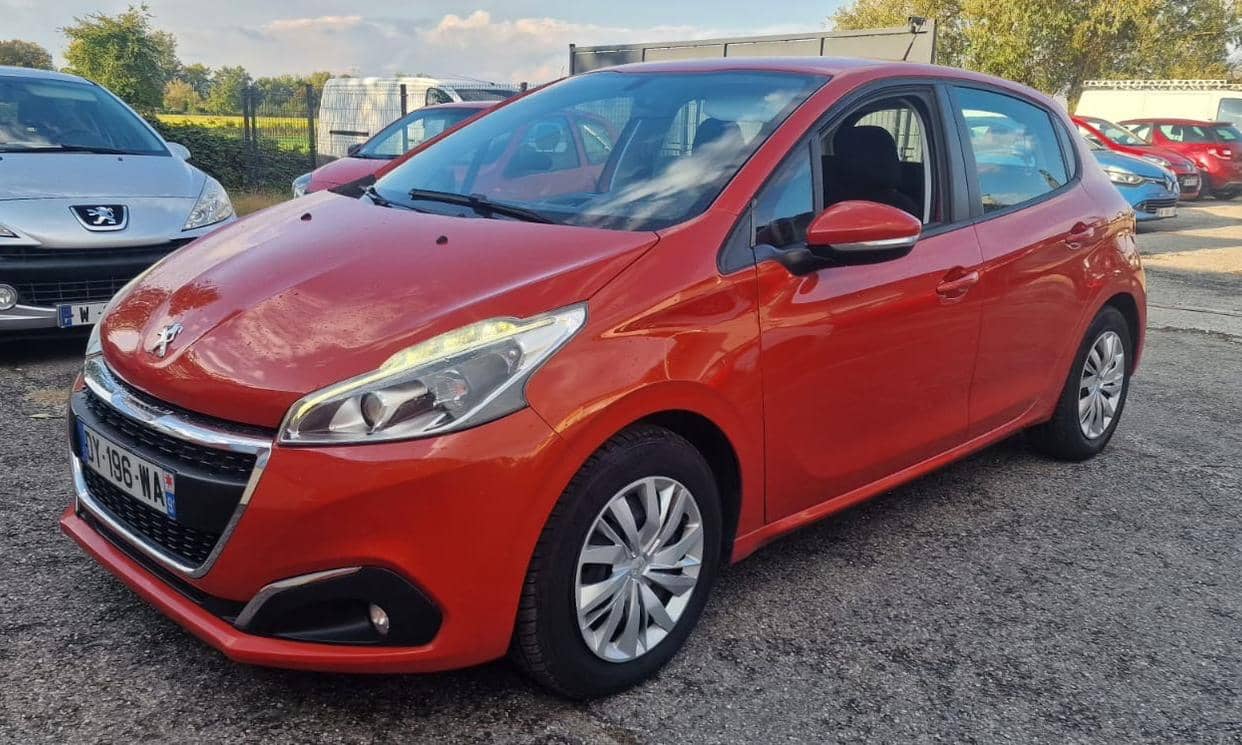 Peugeot 208 — photo 2