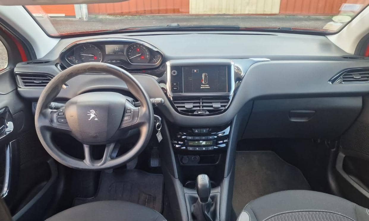 Peugeot 208 — photo 9