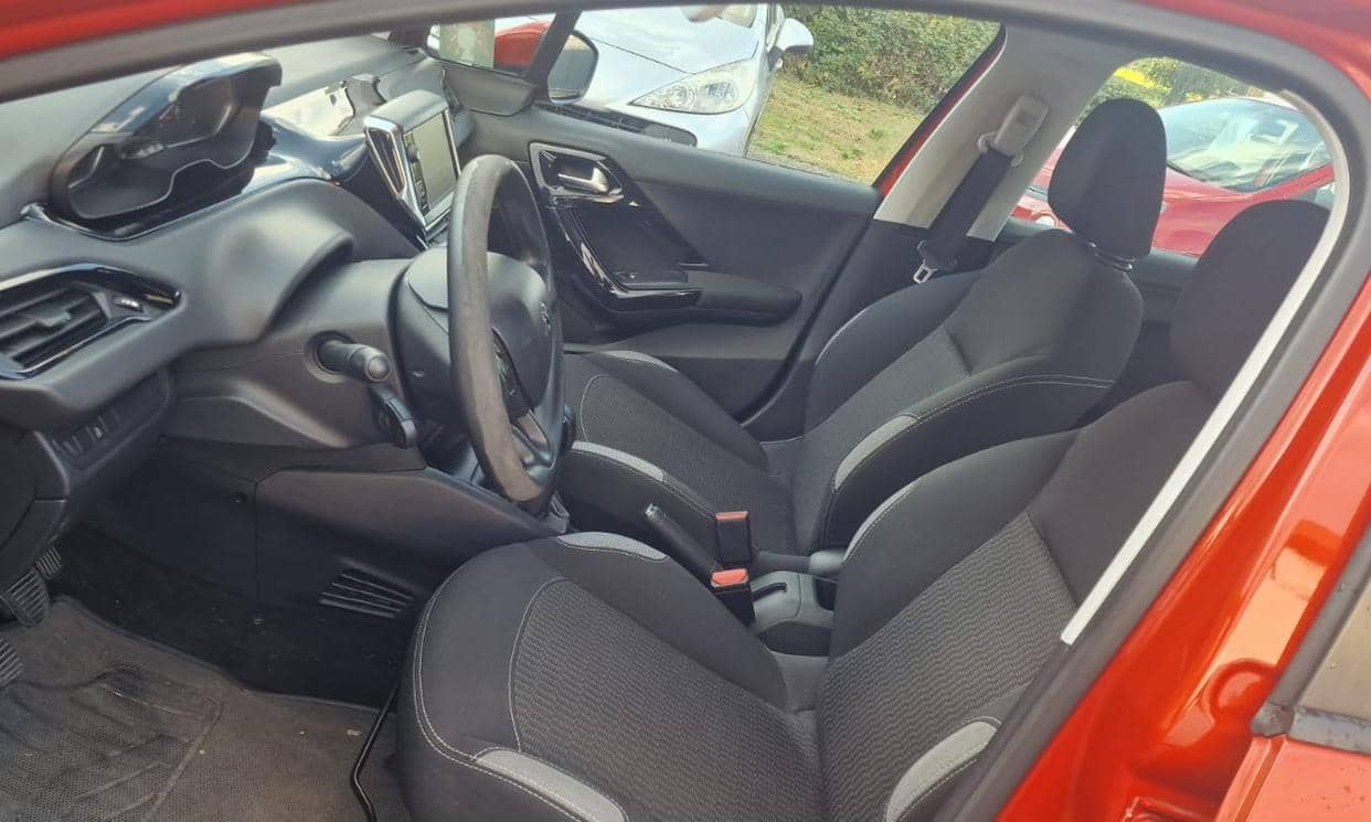 Peugeot 208 — photo 10