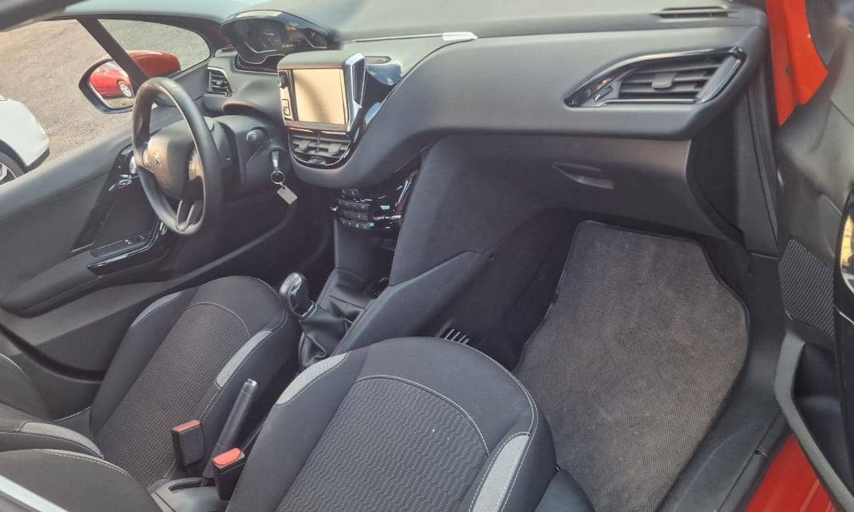 Peugeot 208 — photo 12