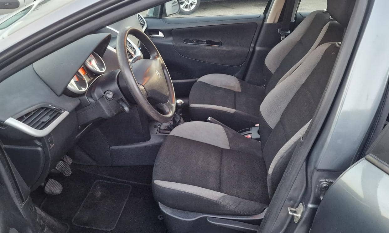 Peugeot 207 — photo 8