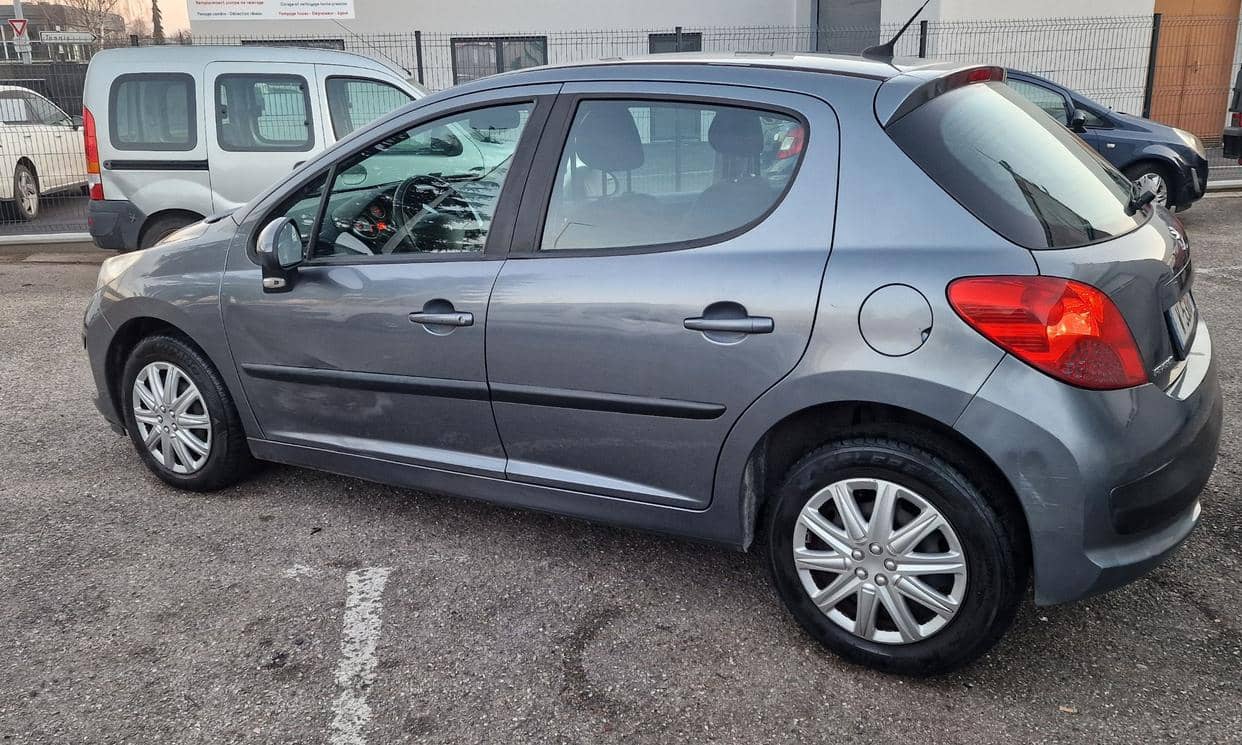Peugeot 207 — photo 11