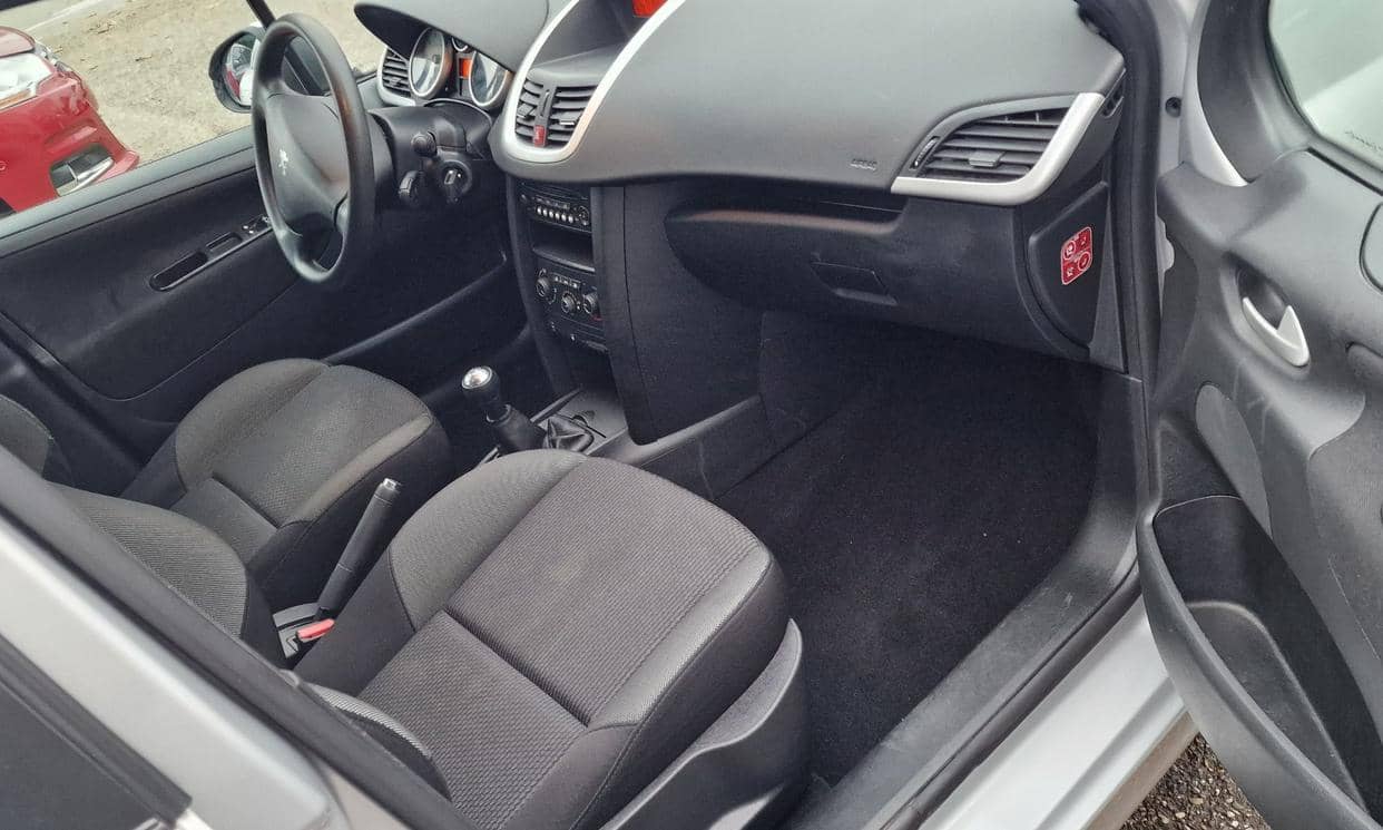 Peugeot 207 — photo 9