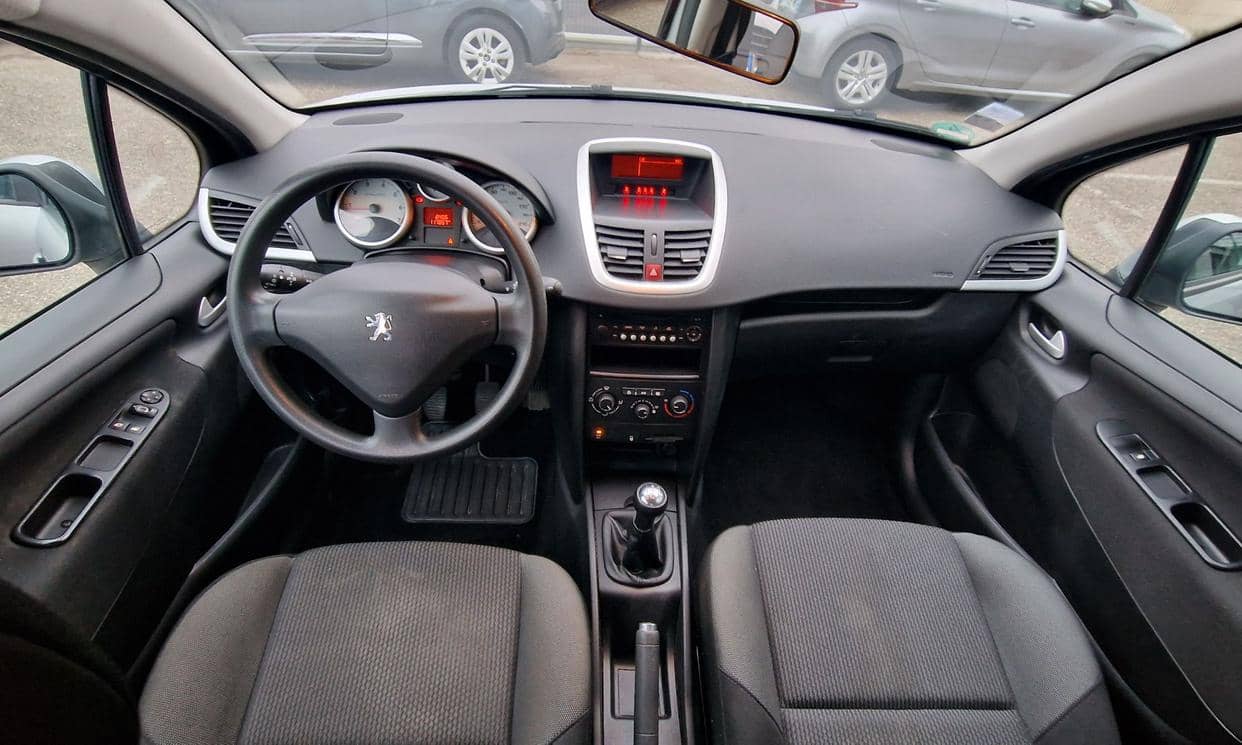 Peugeot 207 — photo 14