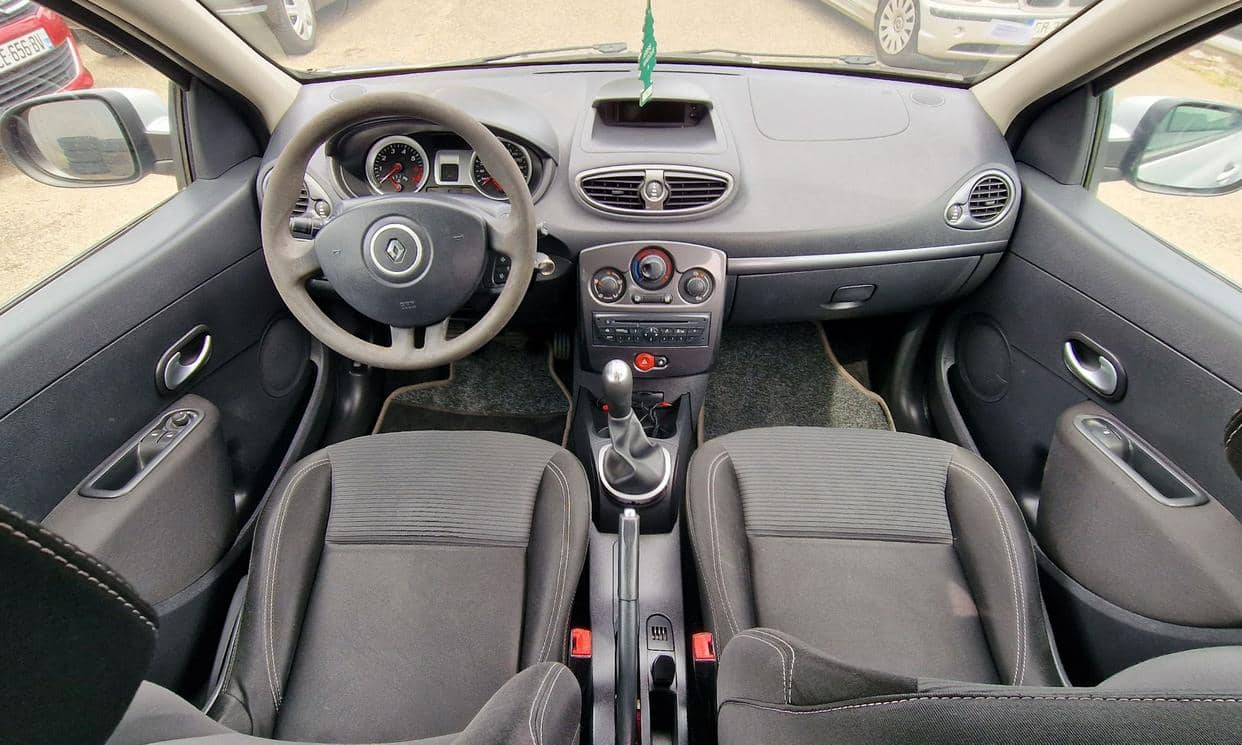Renault CLIO III — photo 11