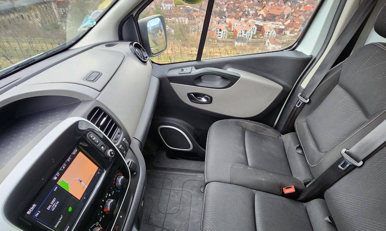 Renault TRAFIC III — photo 11