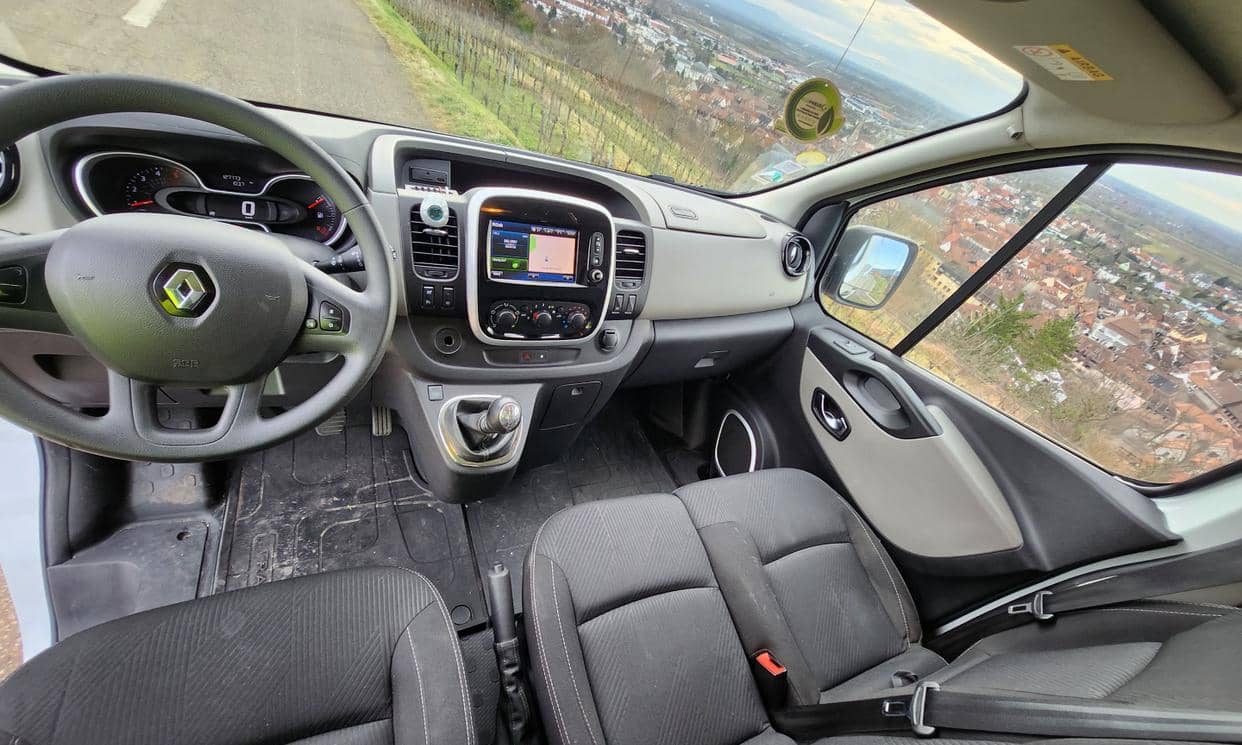 Renault TRAFIC III — photo 13