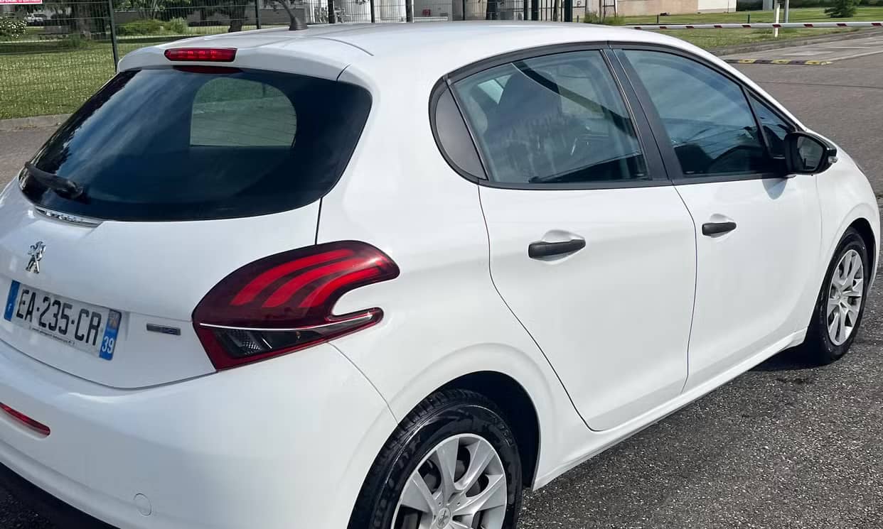 Peugeot 208 — photo 4