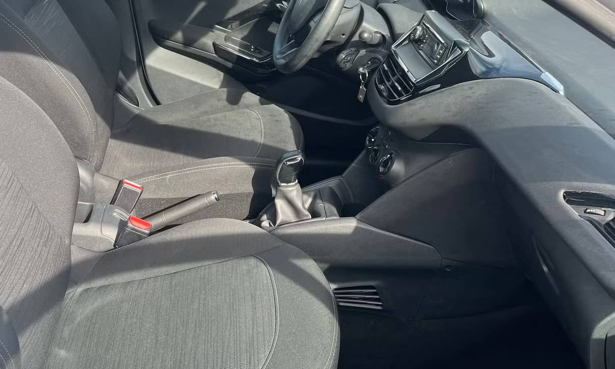 Peugeot 208 — photo 6