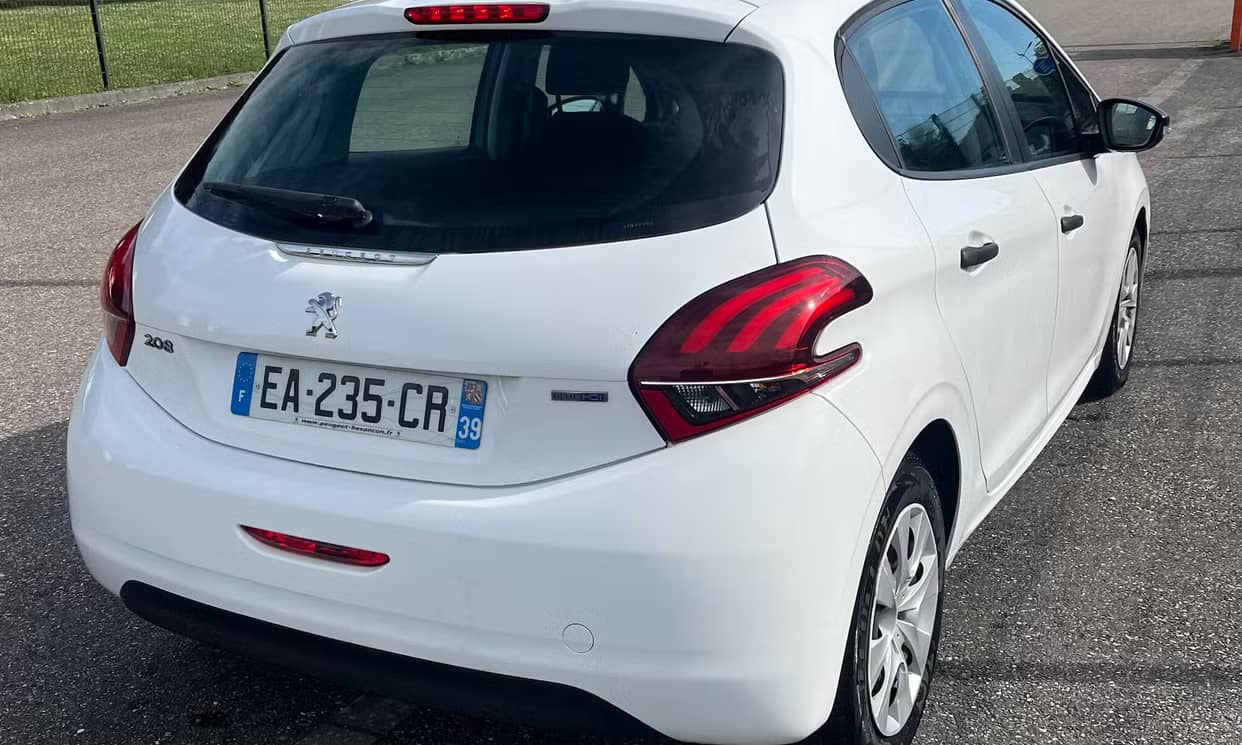 Peugeot 208 — photo 8
