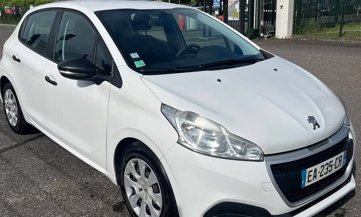 Peugeot 208 — photo 9