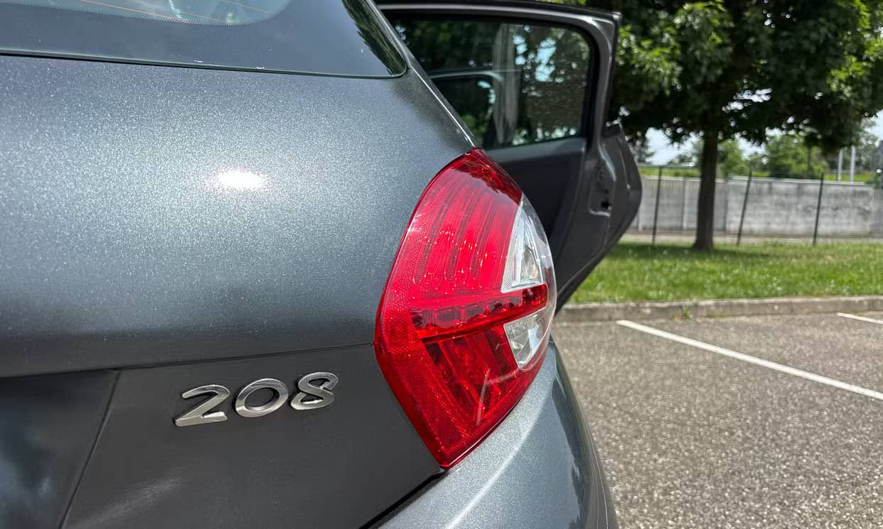 Peugeot 208 — photo 13