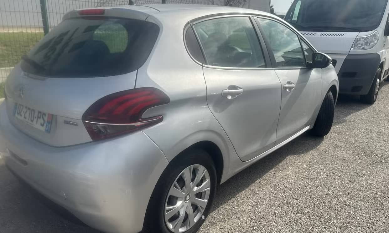 Peugeot 208 — photo 8