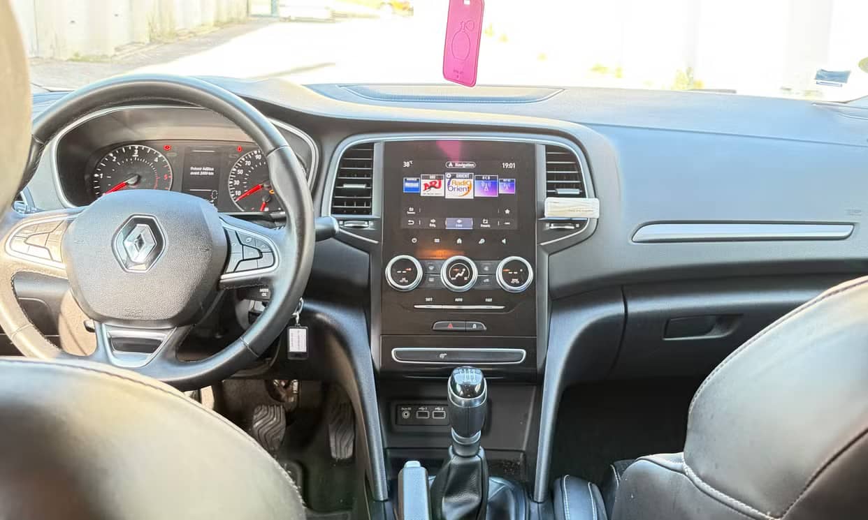 Renault MEGANE IV — photo 2