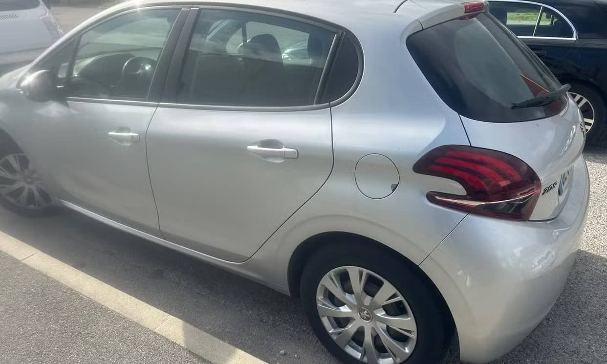 Peugeot 208 — photo 3