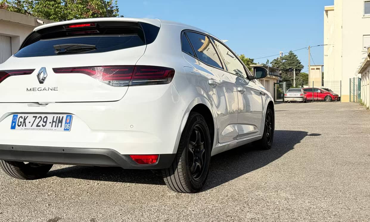 Renault MEGANE IV — photo 10