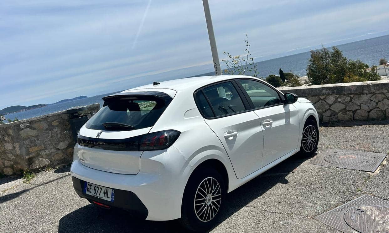 Peugeot 208 — photo 3