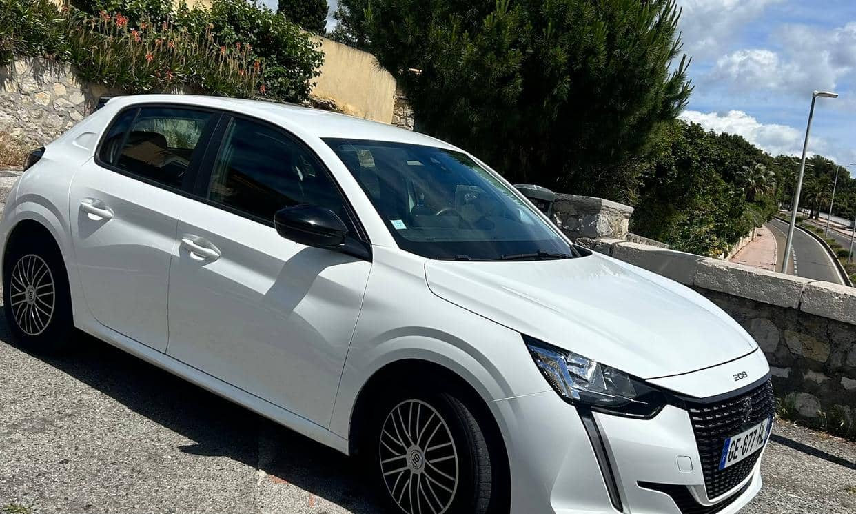 Peugeot 208 — photo 4