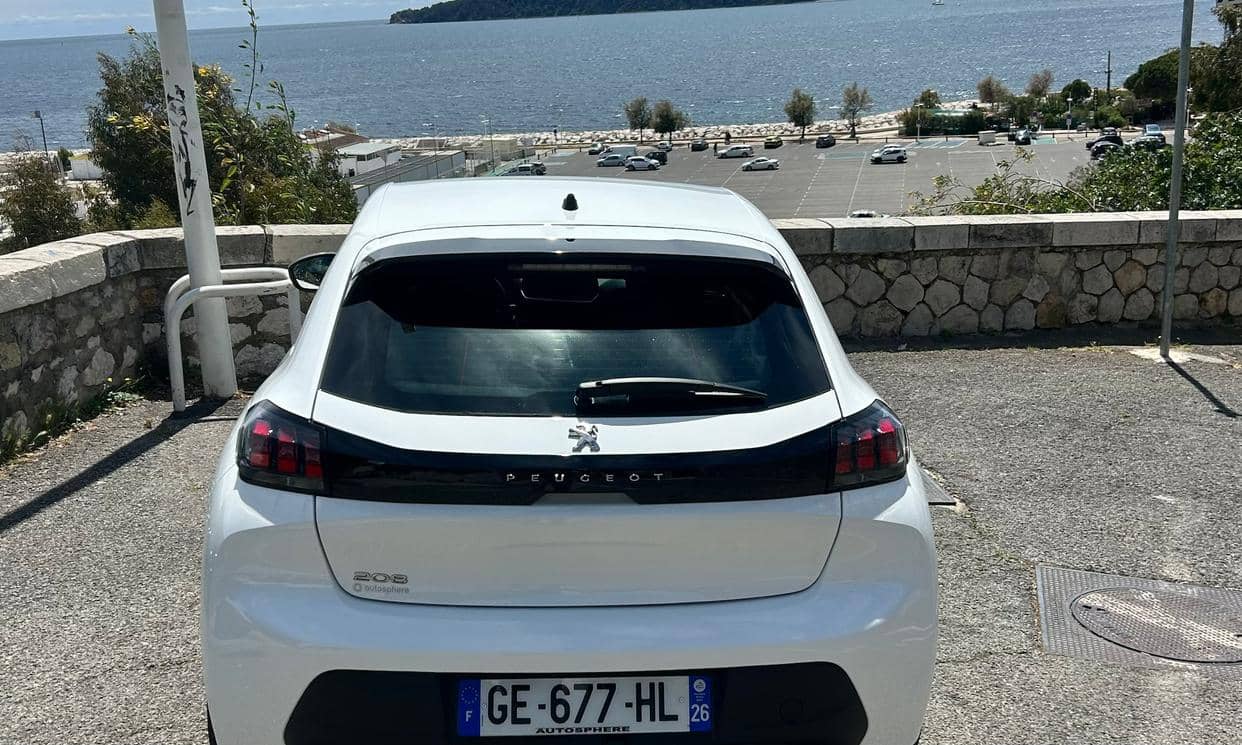 Peugeot 208 — photo 8