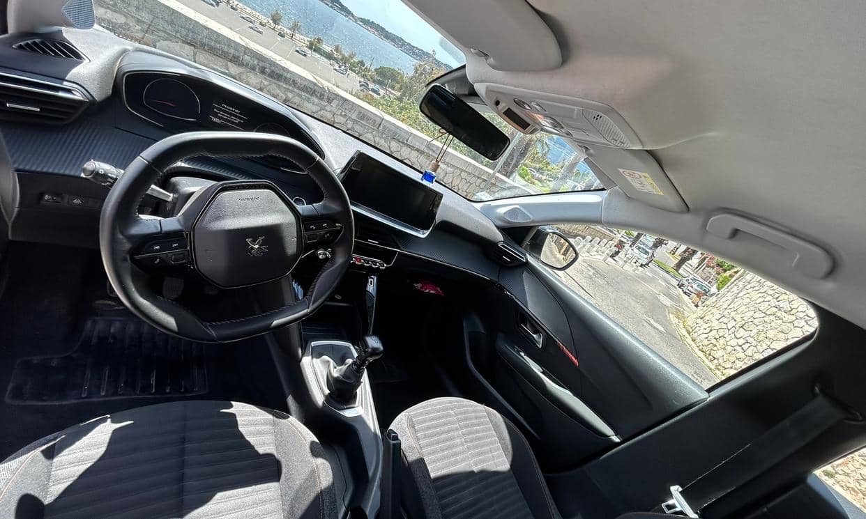 Peugeot 208 — photo 7