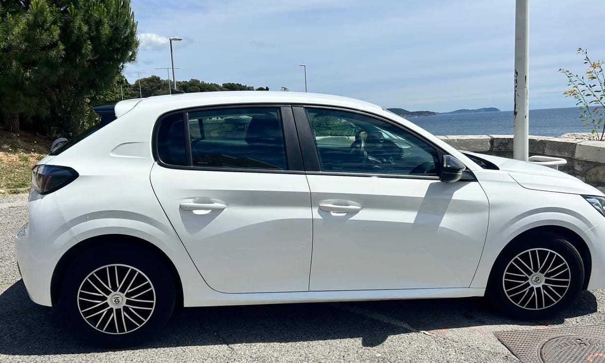 Peugeot 208 — photo 9