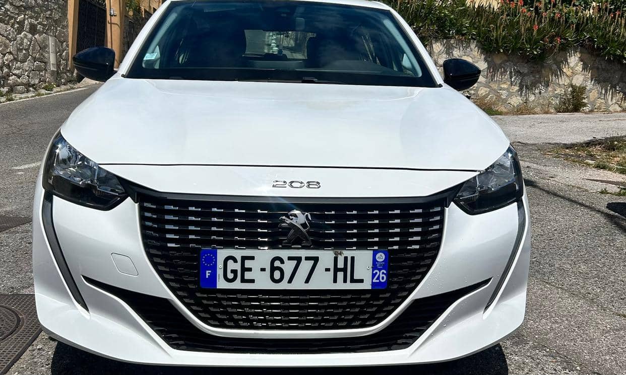 Peugeot 208 — photo 11