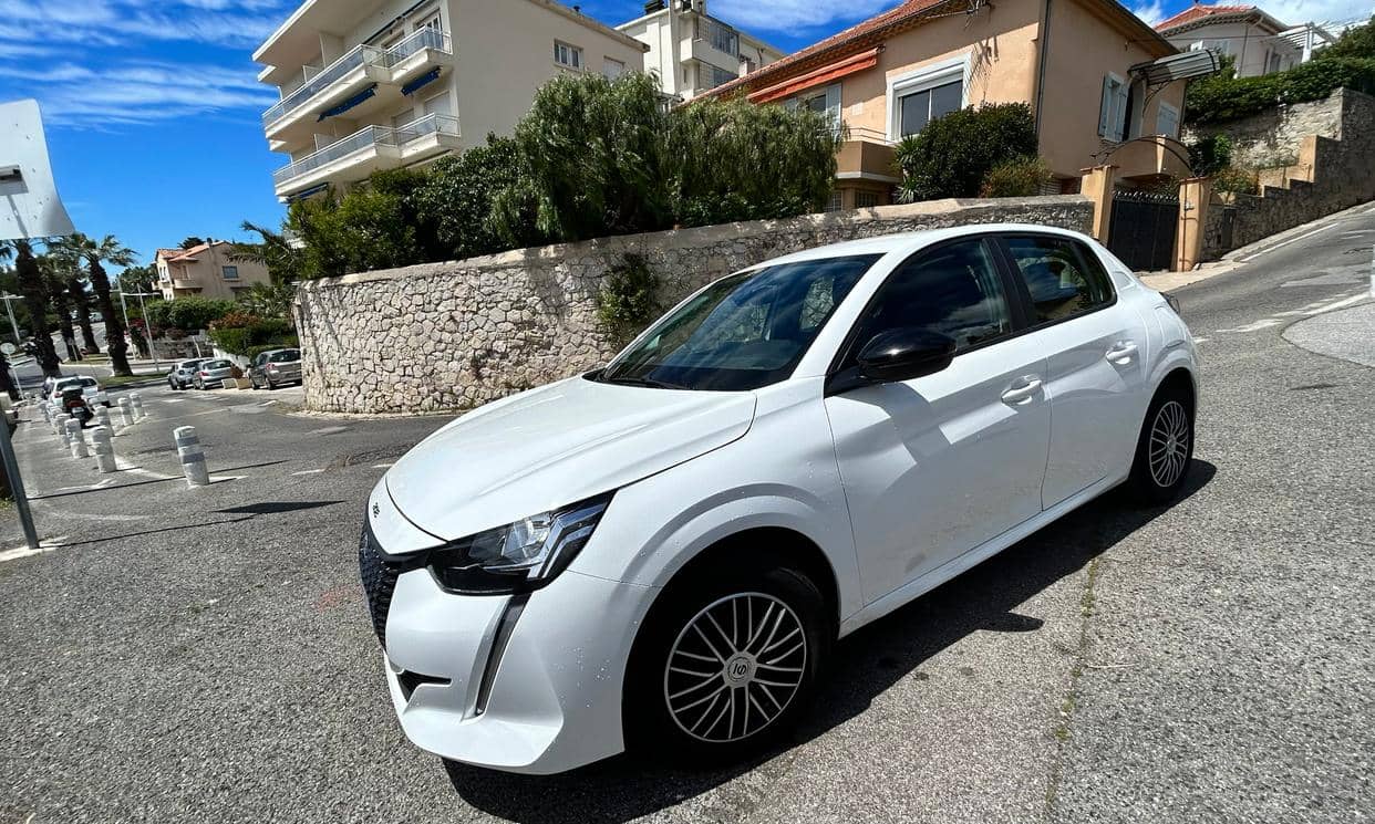 Peugeot 208 — photo 10