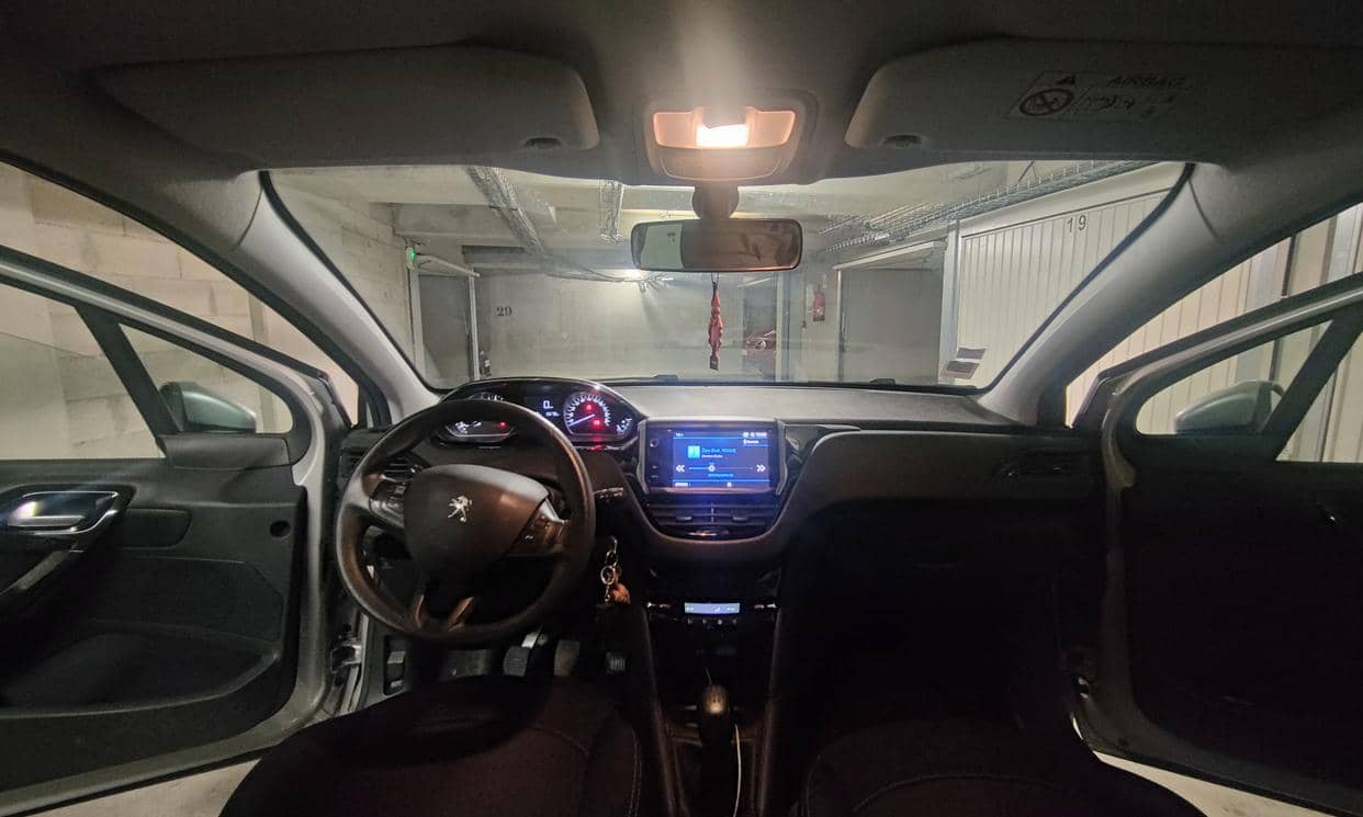 Peugeot 208 — photo 3
