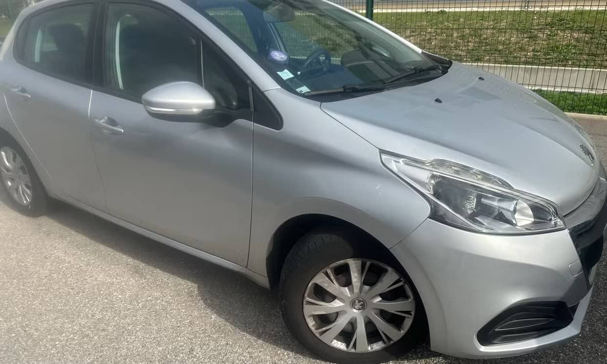 Peugeot 208 — photo 9