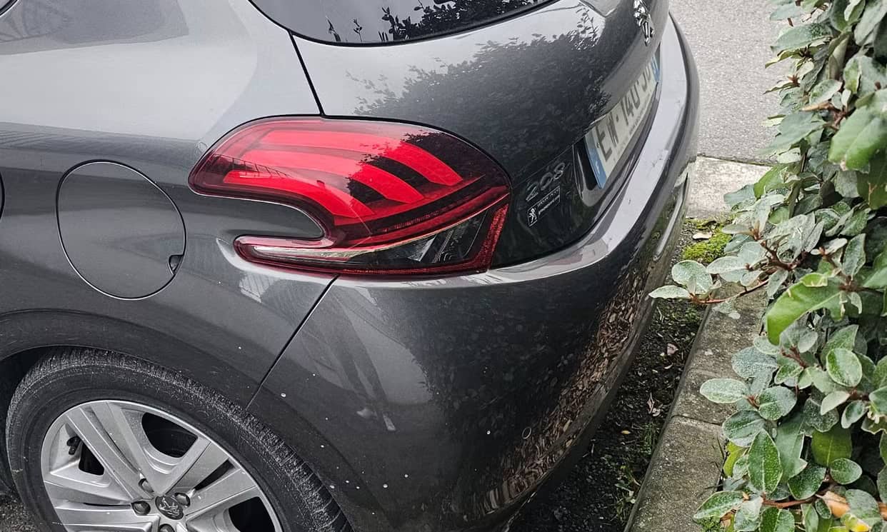Peugeot 208 — photo 2