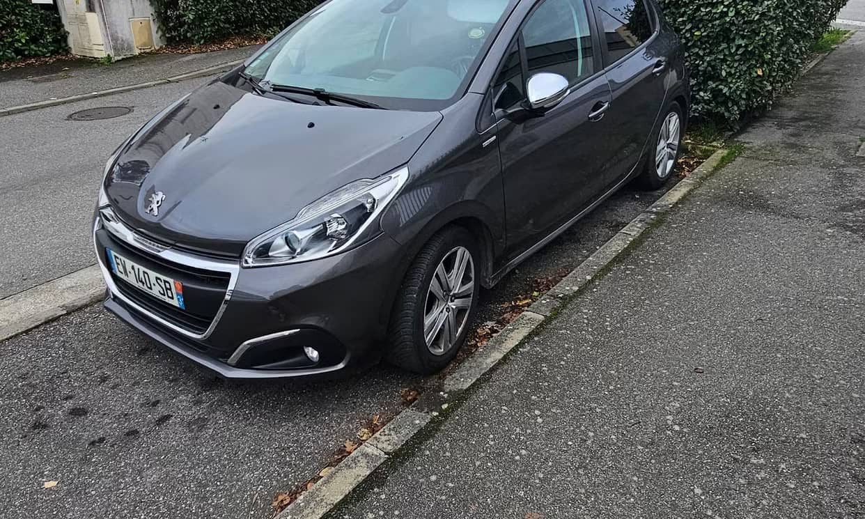 Peugeot 208 — photo 3