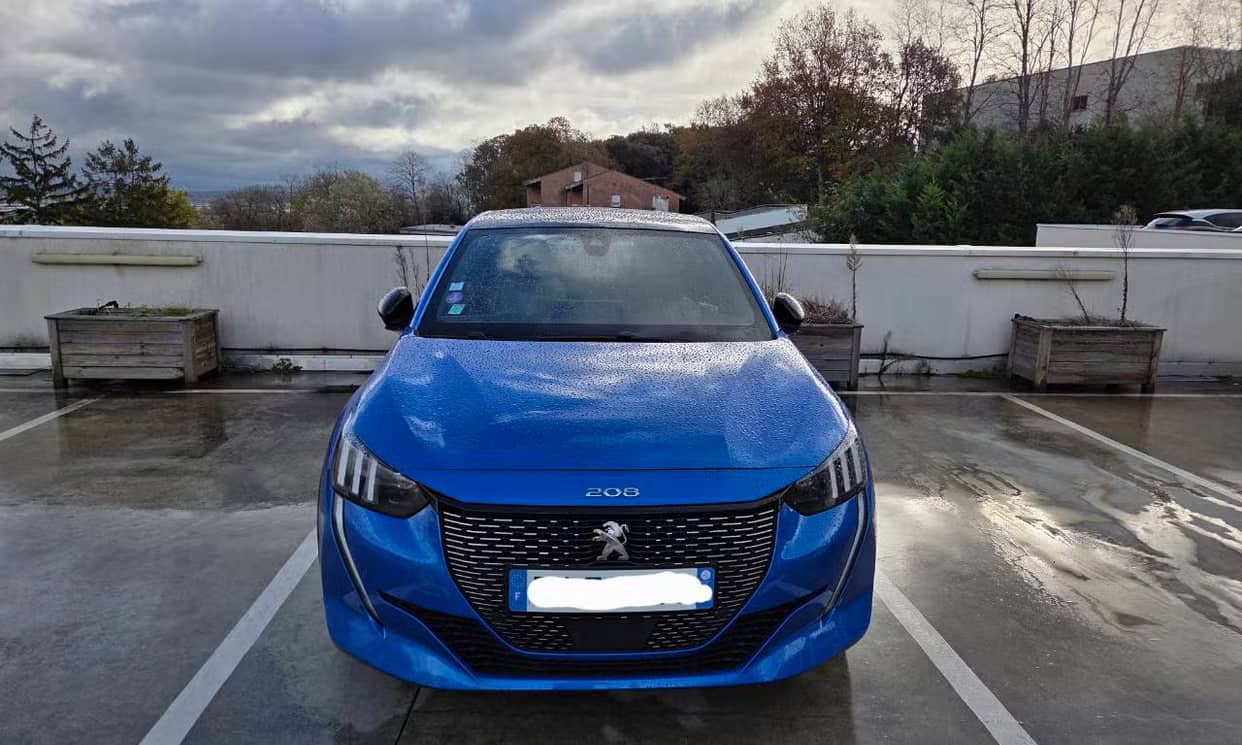Peugeot 208 — photo 2