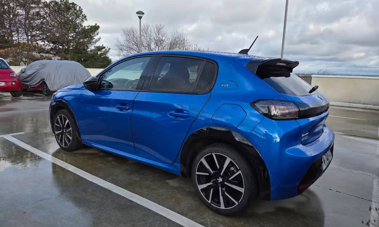 Peugeot 208 — photo 3