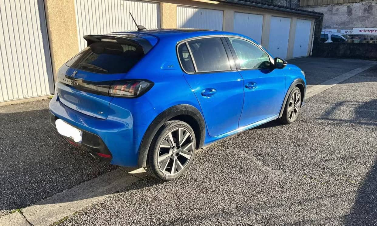 Peugeot 208 — photo 11