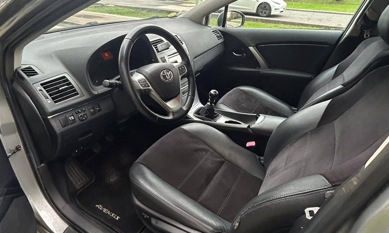 Toyota AVENSIS — photo 2