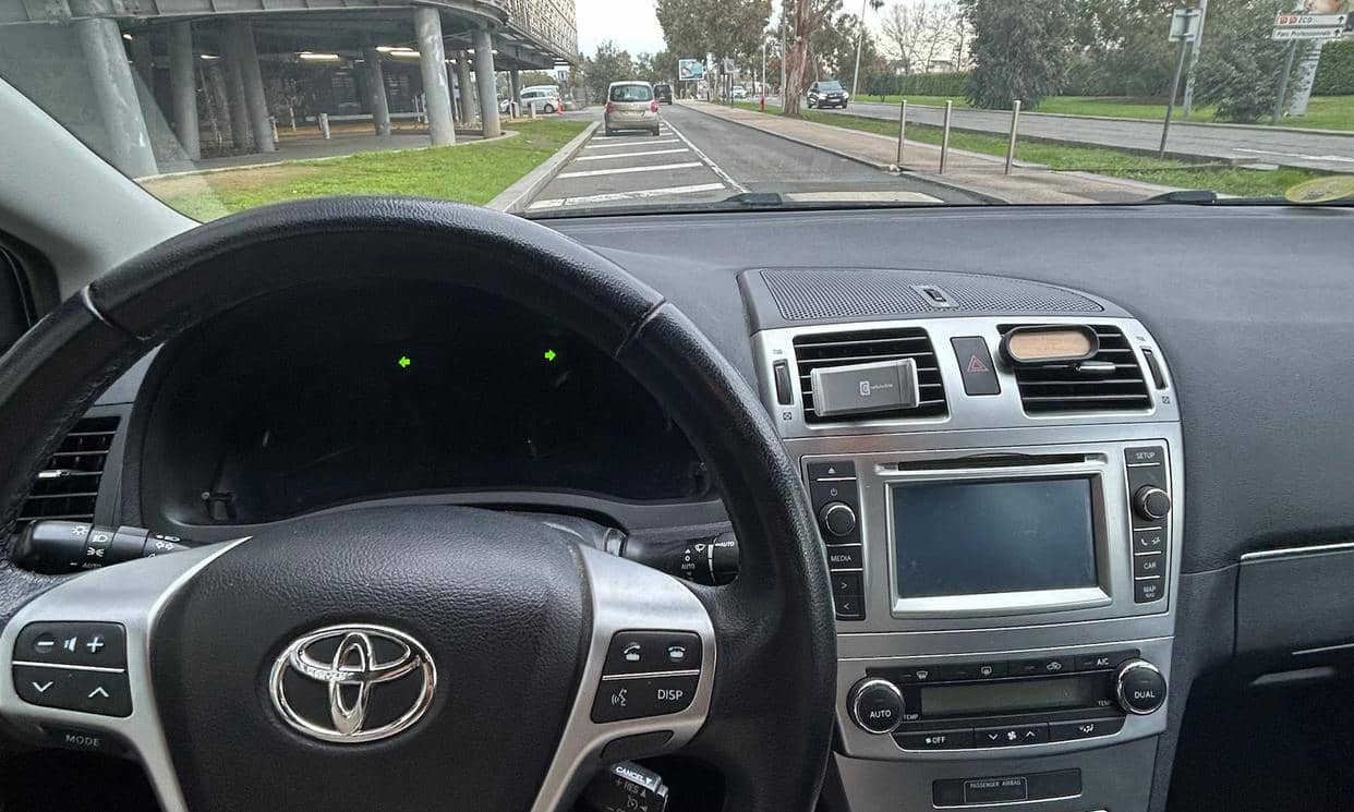 Toyota AVENSIS — photo 7
