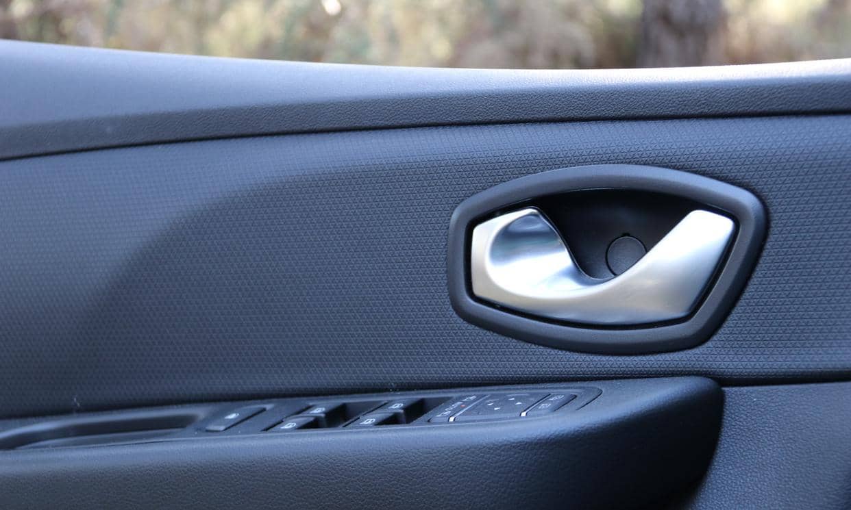 Renault CLIO IV — photo 18