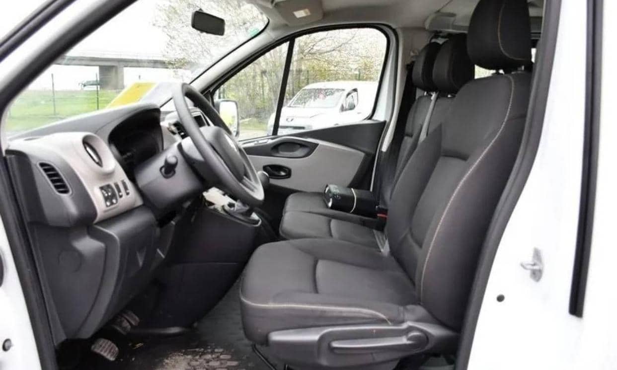 Renault TRAFIC III — photo 2