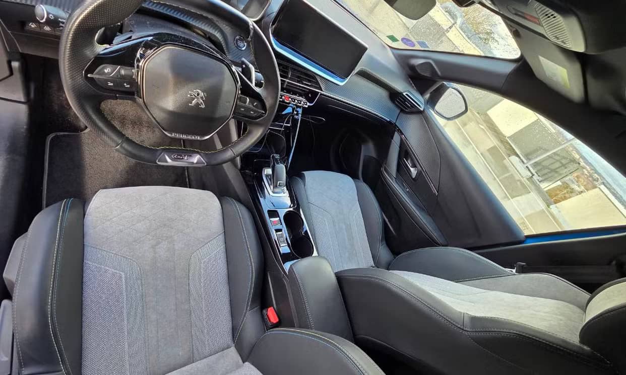 Peugeot 208 — photo 10