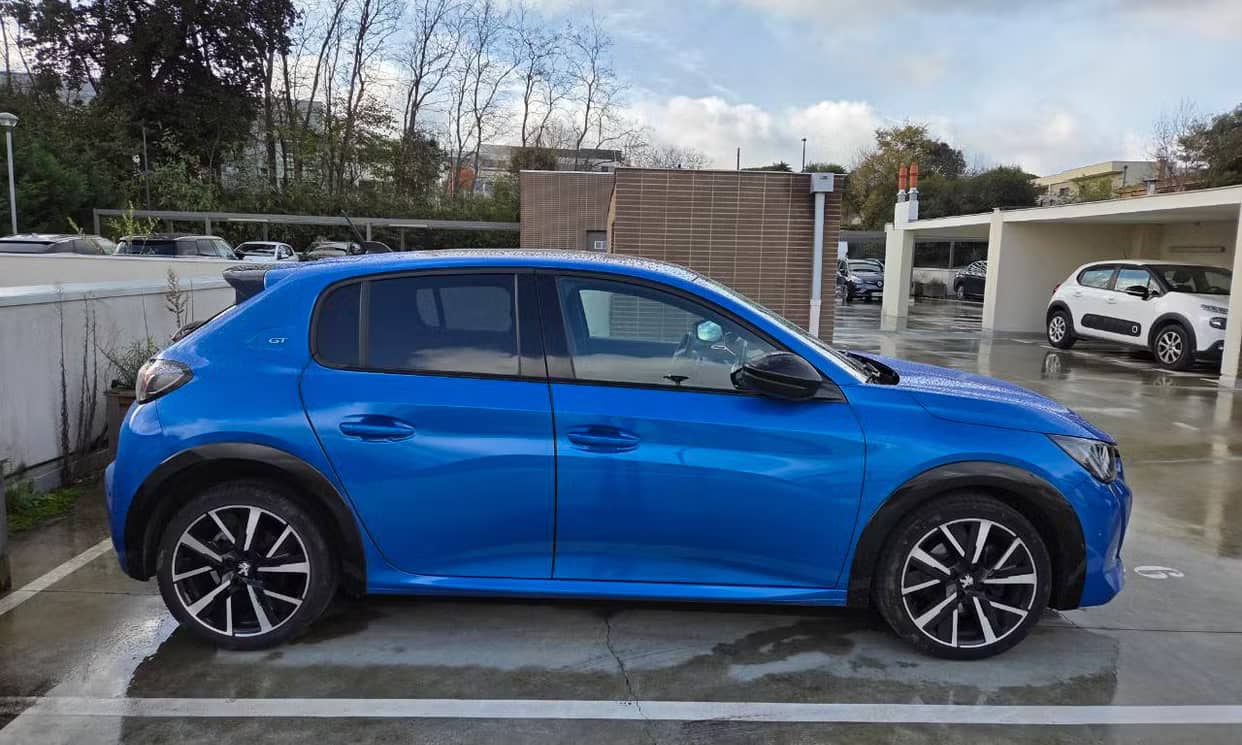 Peugeot 208 — photo 9