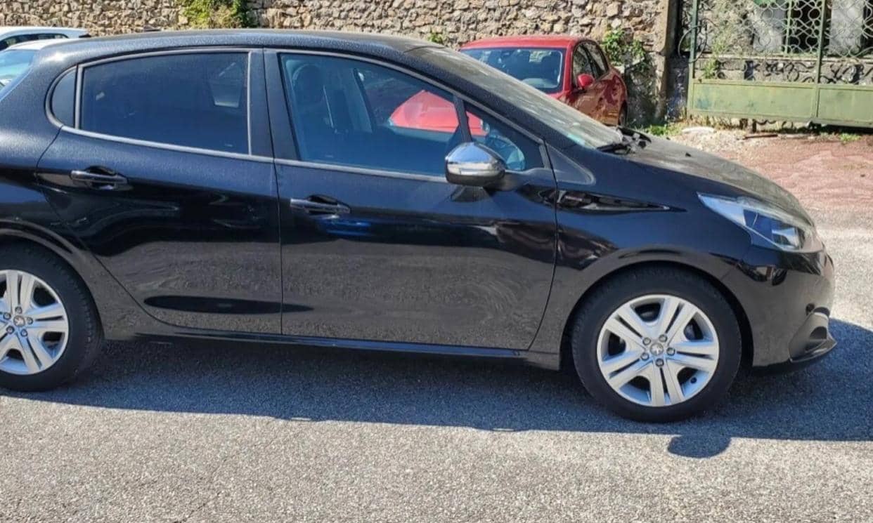 Peugeot 208 — photo 2