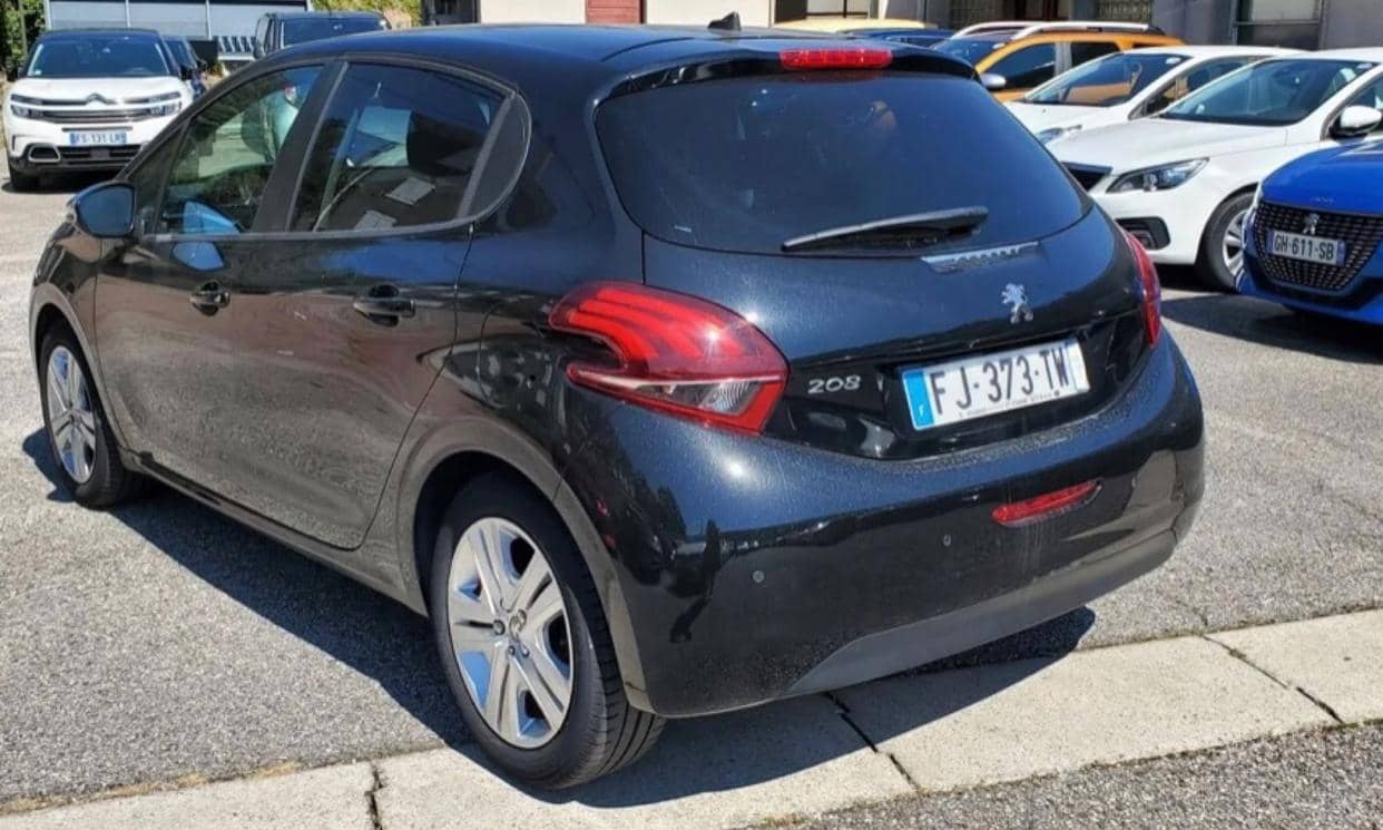Peugeot 208 — photo 3