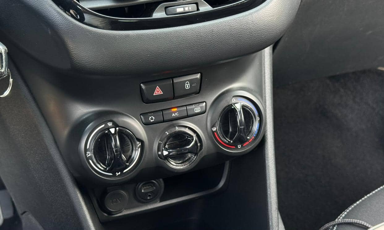 Peugeot 208 — photo 14