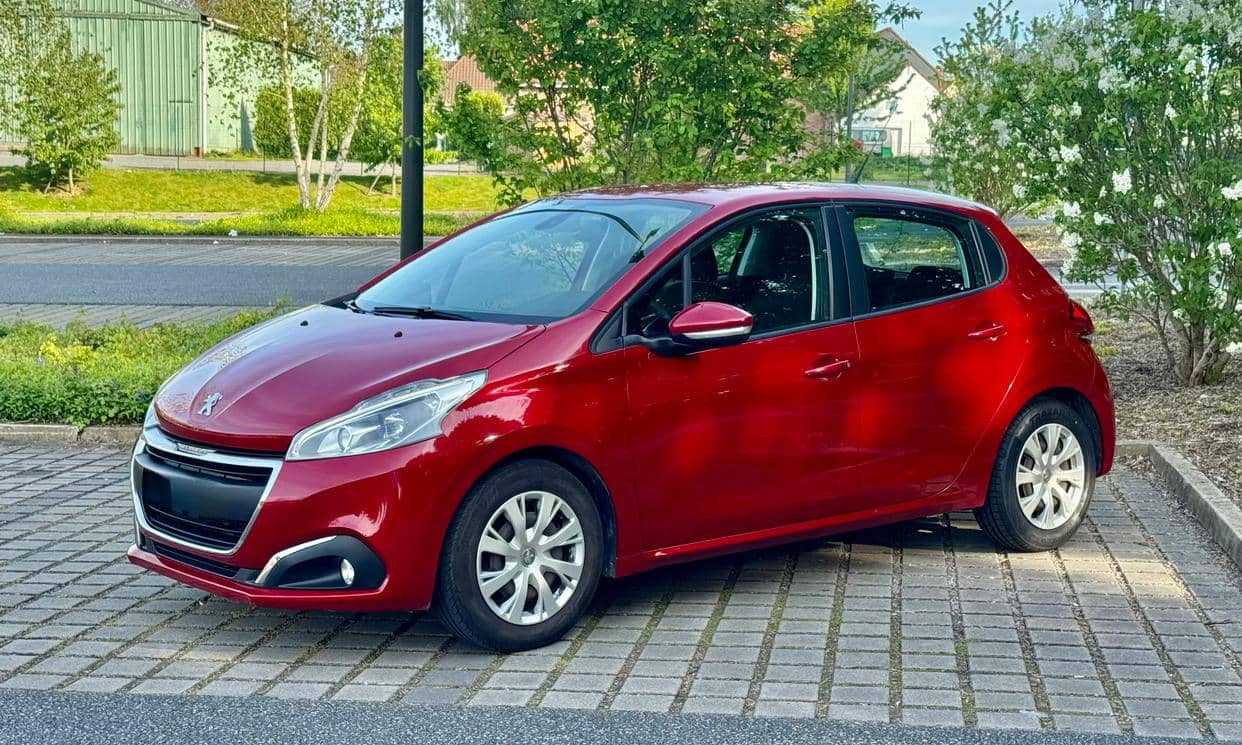 Peugeot 208 — photo 2