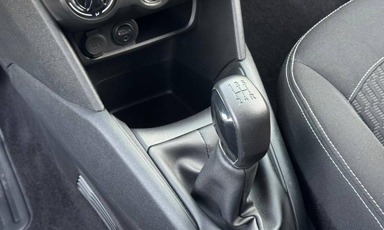 Peugeot 208 — photo 17