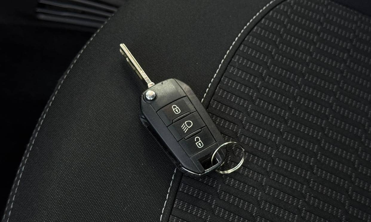 Peugeot 208 — photo 16