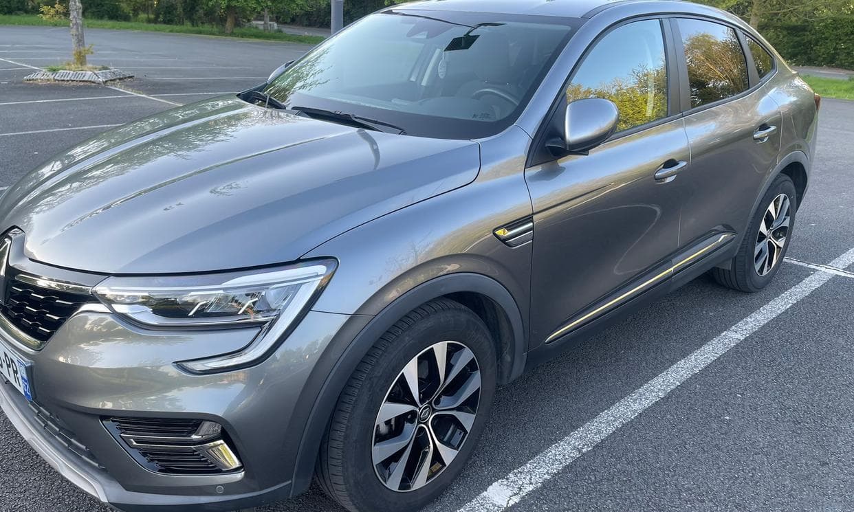 Renault ARKANA — photo 1